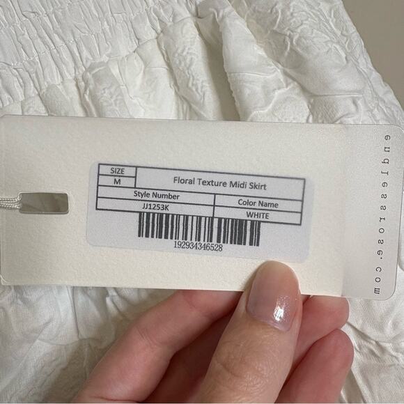 NWT Endless Rose Floral Texture Tiered Midi White Skirt Size Medium - Picture 7 of 10